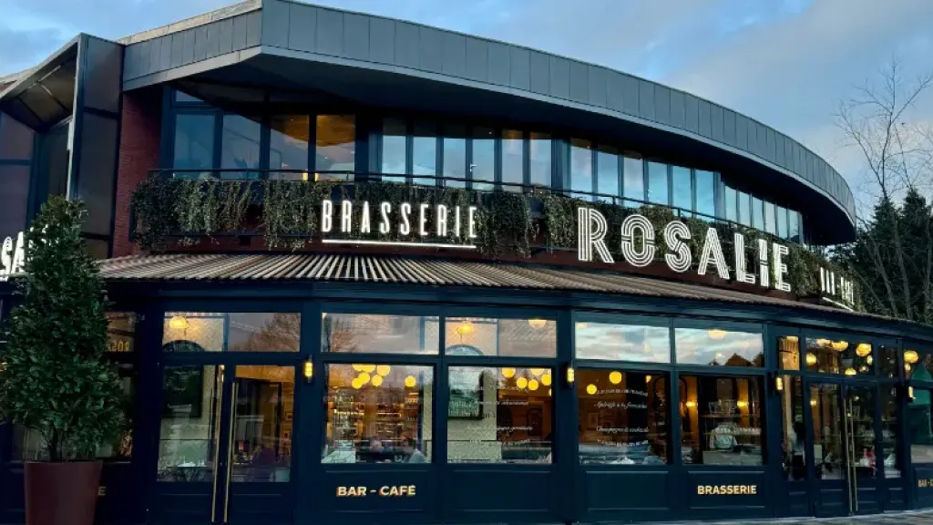 Диснейленд Париж Вход в ресторан Brasserie Rosalie Диснейленд Париж Вход в ресторан Brasserie Rosalie