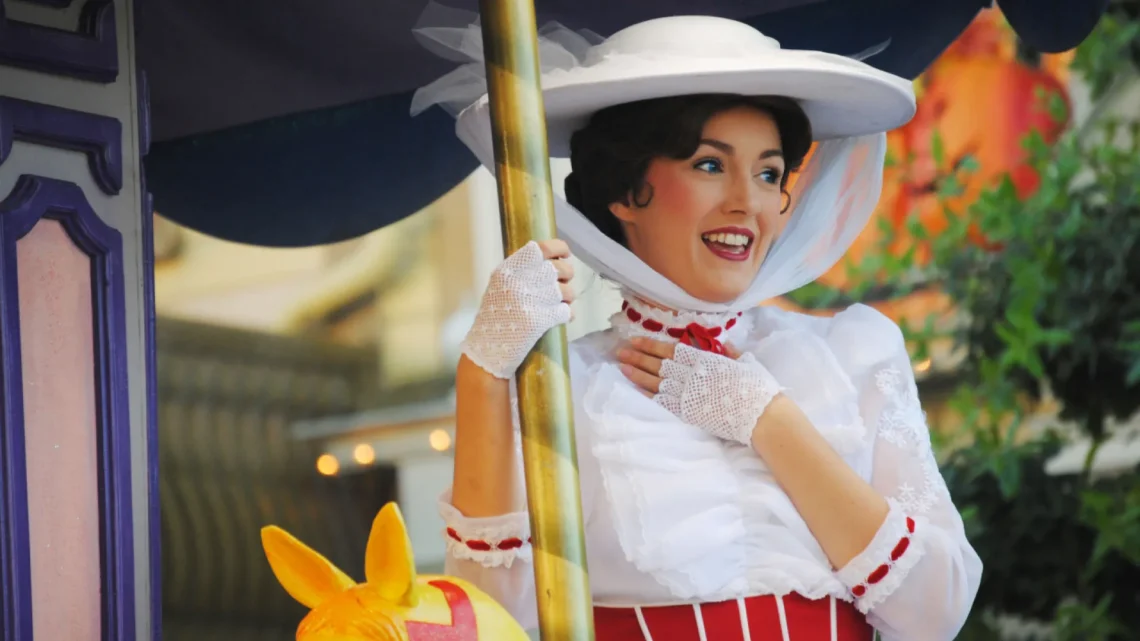 Диснейленд Париж Мэри Поппинс • Встреча и приветствие с Mary Poppins в Диснейленд Париж • Мэри Поппинс в парижском Диснейленде.