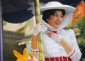 Диснейленд Париж Мэри Поппинс • Встреча и приветствие с Mary Poppins в Диснейленд Париж • Мэри Поппинс в парижском Диснейленде.