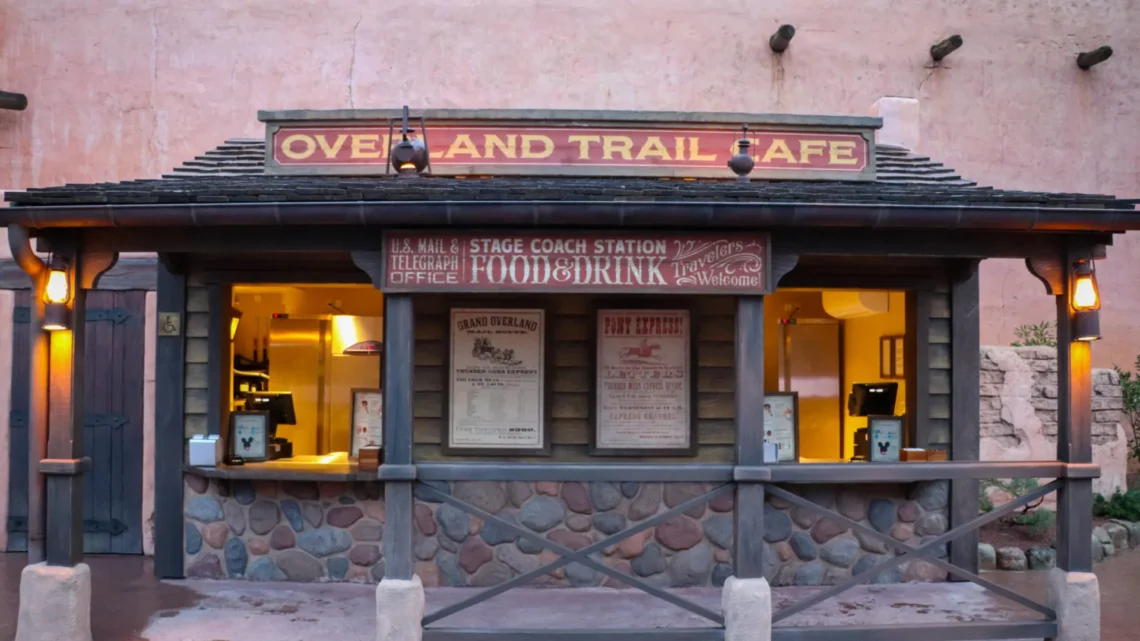 Диснейленд Париж Overland Trail Cafe • Киоск Тропа переселенцев в Диснейленд Париж • Лавка Overland Trail Cafe в парижском Диснейленде.
