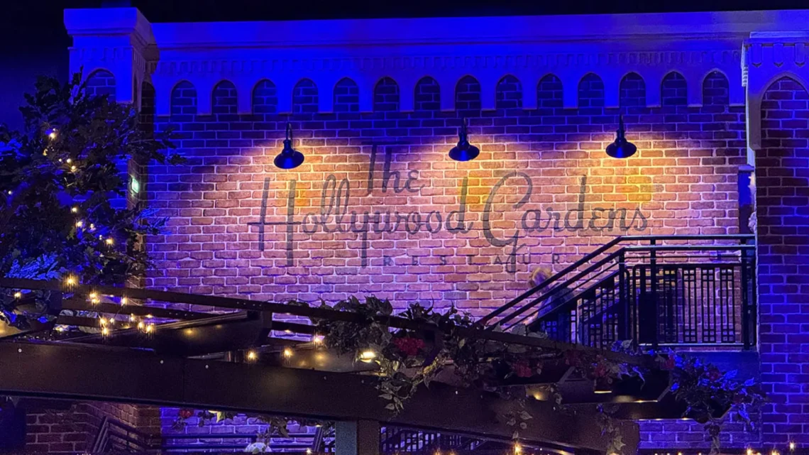 Диснейленд Париж Hollywood Gardens Restaurant • Кафе Голливудский Сад в Диснейленд Париж • Ресторан Hollywood Gardens в парижском Диснейленде.